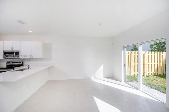Building Photo - 2642 SE 10th St