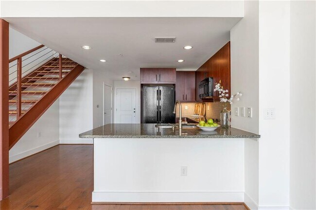 Building Photo - 1261 Caroline St NE