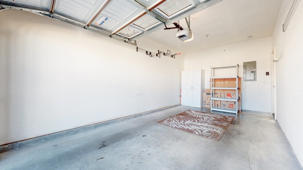 Building Photo - 2093 Newark Ln