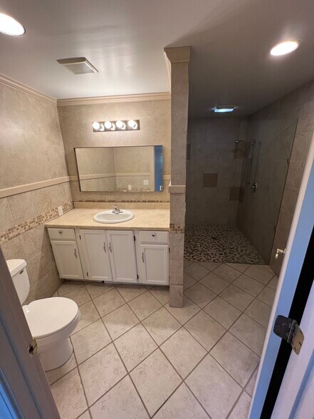 Building Photo - 3602 W 148th St
