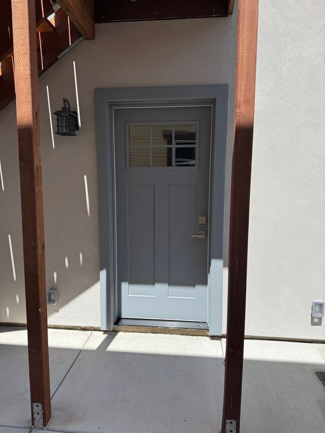 Building Photo - New Downtown Construction 650 Sqft. 1 Bedr...