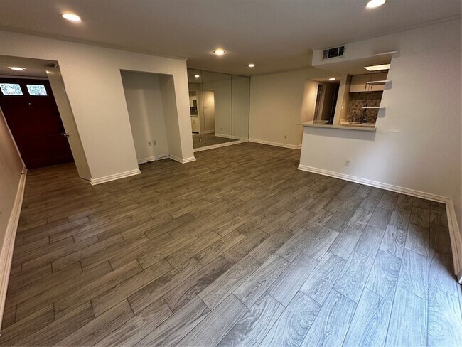 Building Photo - 1909 Brun St