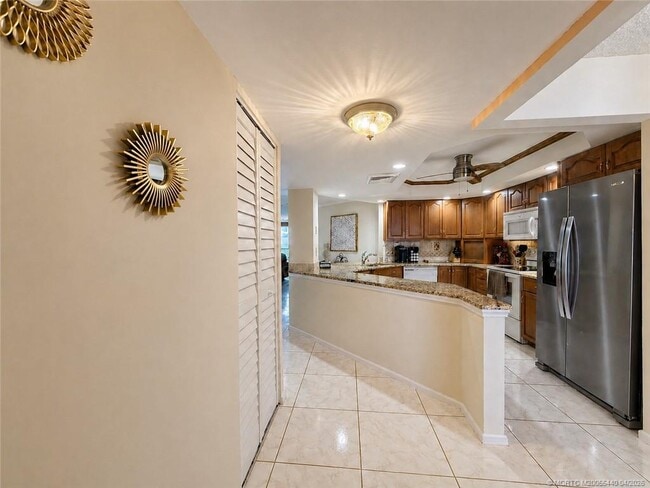 Building Photo - 9500 S Ocean Dr