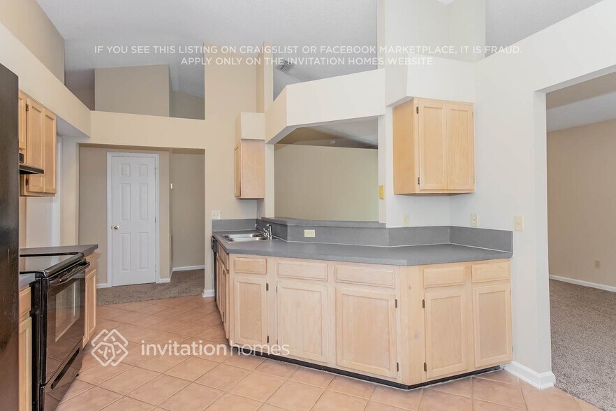 Building Photo - 8313 Lakemont Dr