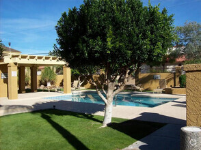 Building Photo - Beautiful Scottsdale townhome. One car gar...