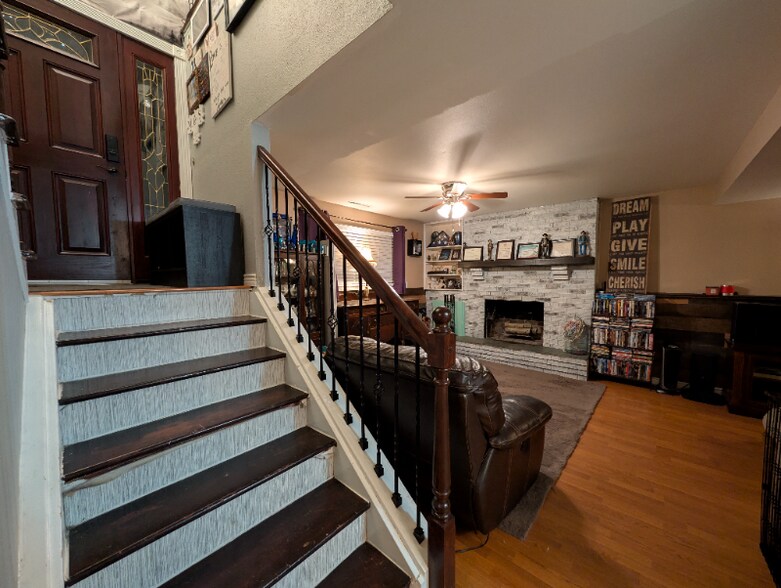 Building Photo - 5315 Villa Cir