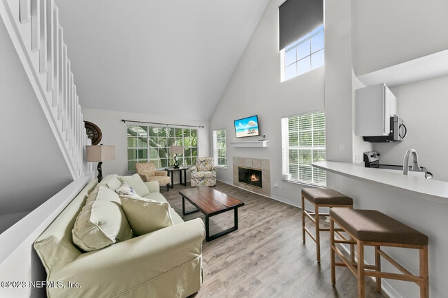 Building Photo - 13703 Richmond Park Dr N