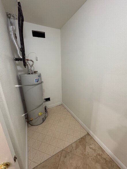 Building Photo - 24909 Madison Ave