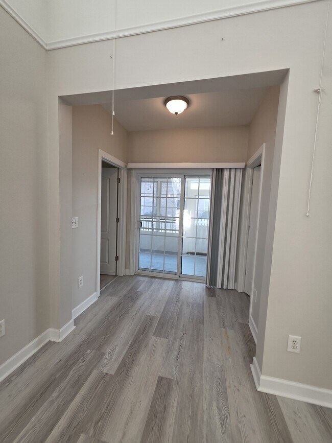 Building Photo - 1041 Fairway Ln