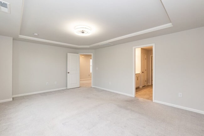 Building Photo - Move In Ready Three Bedroom Home!