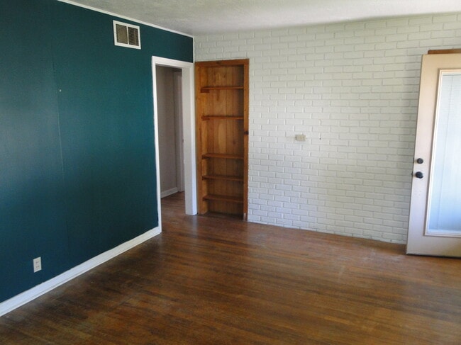 Building Photo - 1323 S Leadville Ave