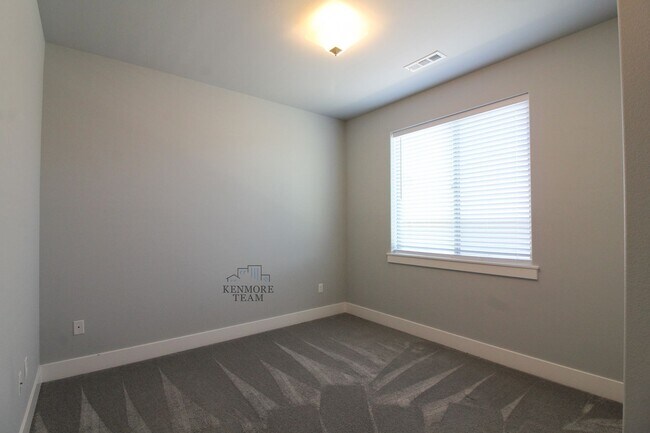 Building Photo - 9114 Ruven St