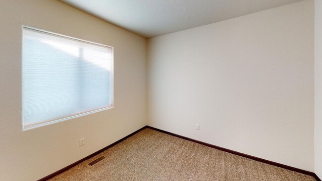 Building Photo - Stylish Living in a 3-Bed, 2-Bath Townhome with a 2-Car Garage