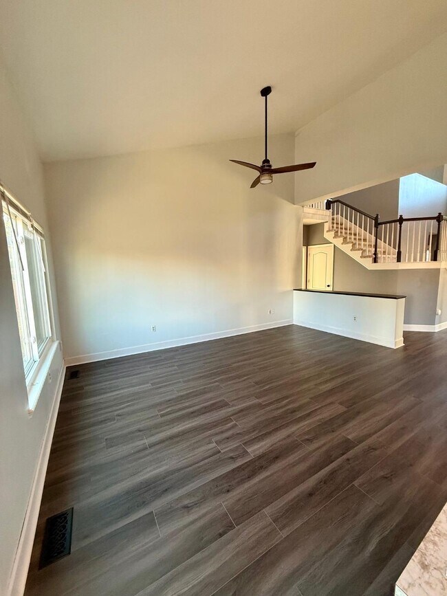 Building Photo - 800 Palomino Ln