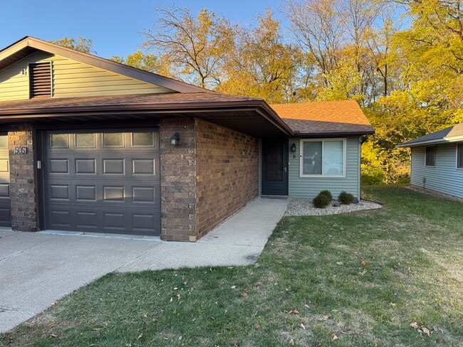 Building Photo - 505 Simon Dr