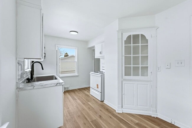 Building Photo - Updated 3 BR with Garage & Basement