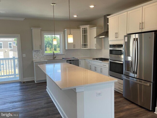 Building Photo - 313 Salinger Pl