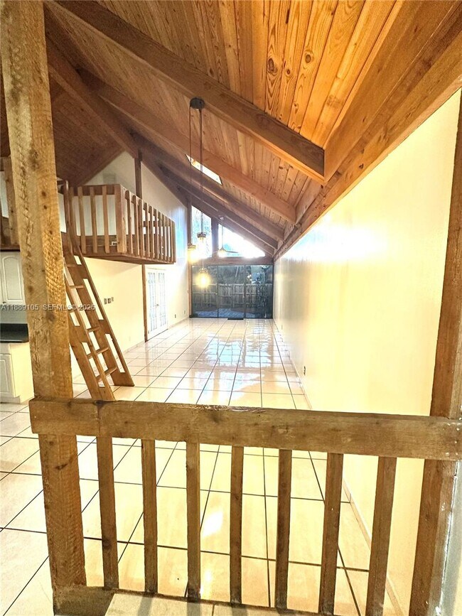 Building Photo - 497 N University Dr