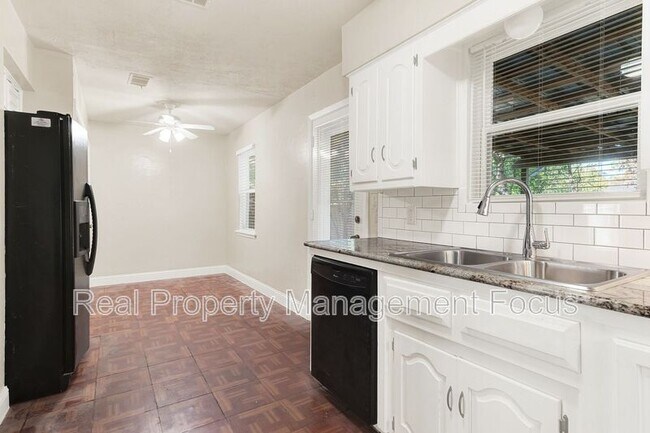 Building Photo - 1725 Brake Dr