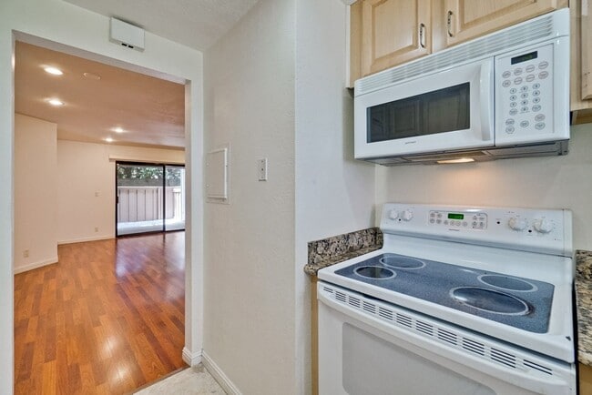 Building Photo - 2201 Monroe #505