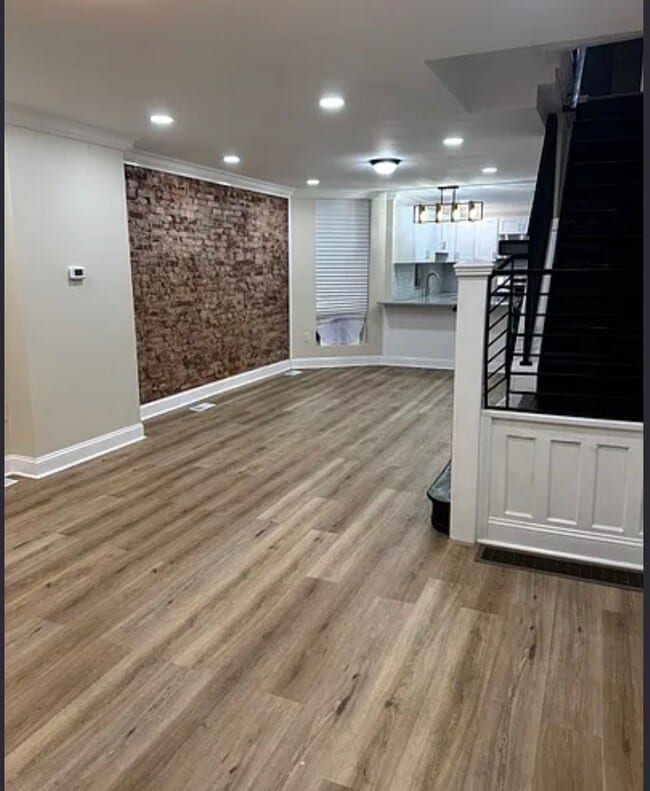 Building Photo - 5751 Walton Ave