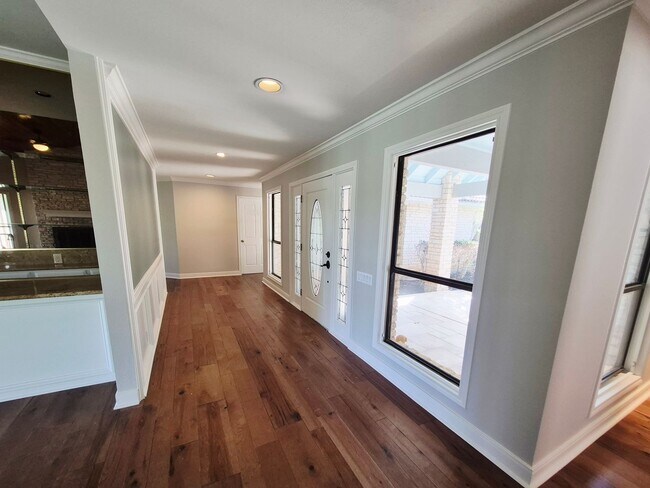 Building Photo - Golf Course Living in The Hills – 4 Bed in Lakeway