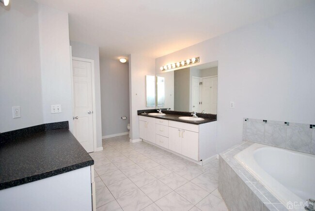 Building Photo - 57 Woods Edge Ct