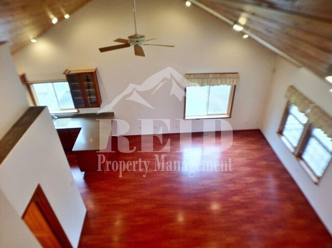 Building Photo - Charming 1 Bedroom Home with Spacious Loft/Bonus Room and Mountain Views