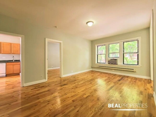 Building Photo - 2 bedroom in CHICAGO IL 60613