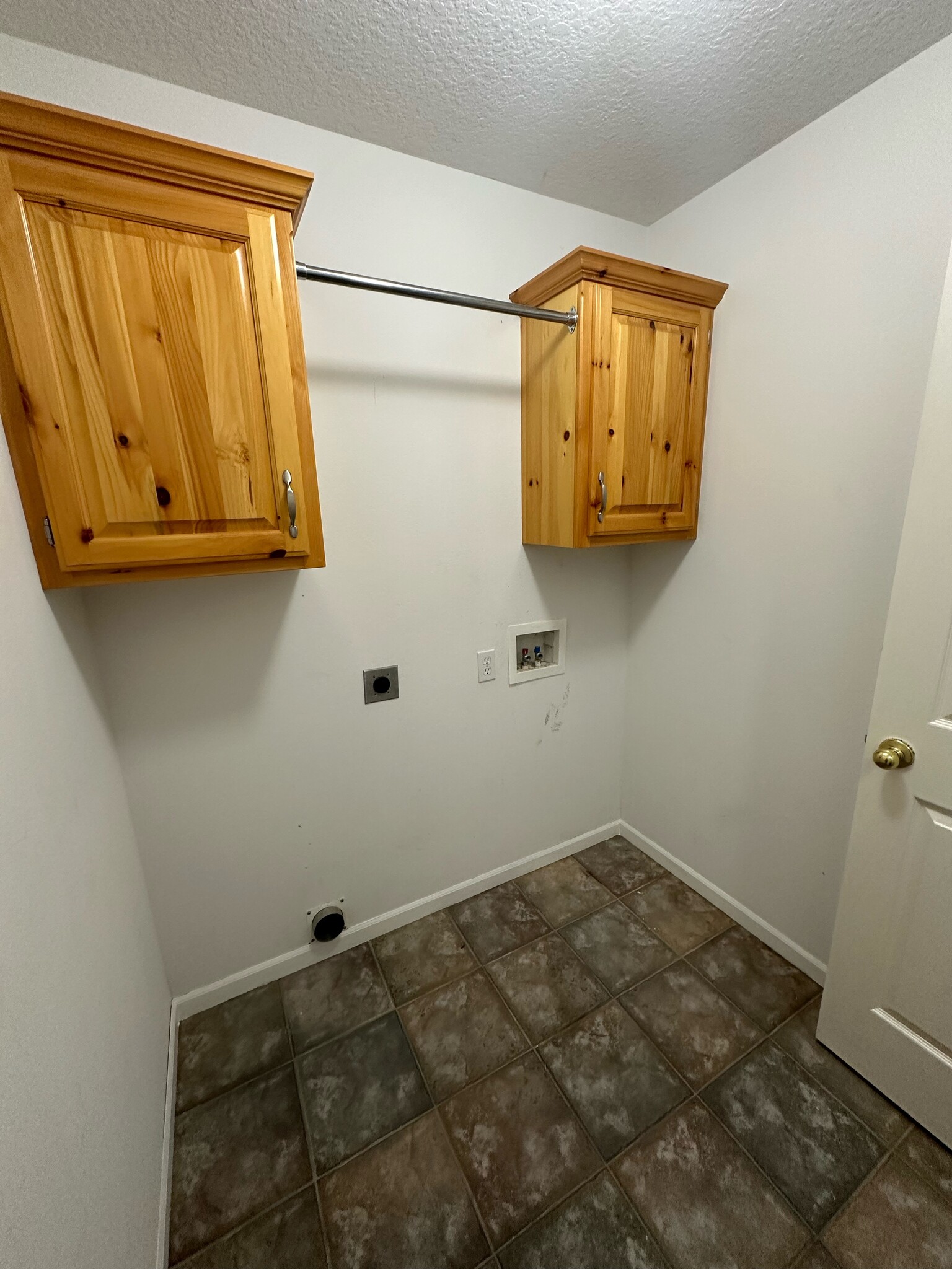 Laundry Room - 210 N Saint Clair Ct