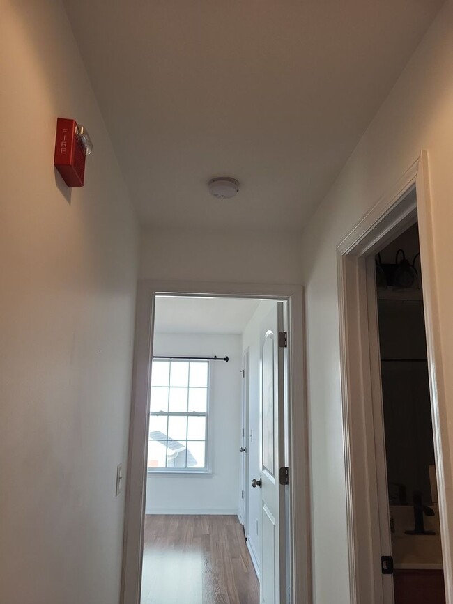 Building Photo - Welcome home to this charming second-floor 2 bedroom, 2 bath condo.