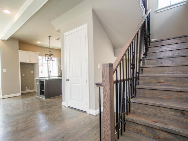 Building Photo - 1307 Upland Retreat Dr