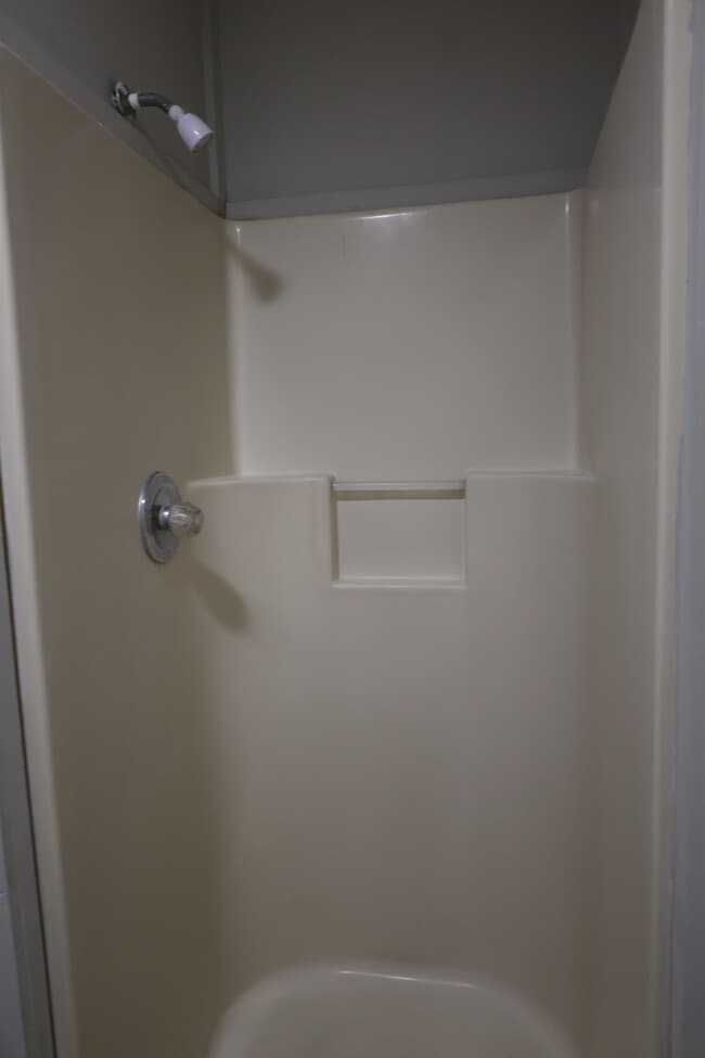 Building Photo - 104 Catherine Ave