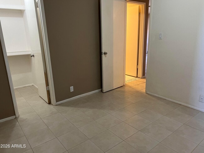 Building Photo - 501 W Yukon Dr