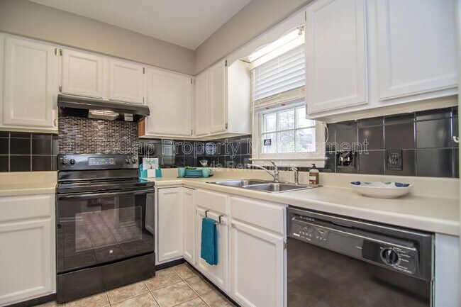 Building Photo - 1806 Township Cir