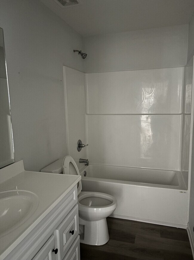 Building Photo - 4534 Beacon Hls Dr
