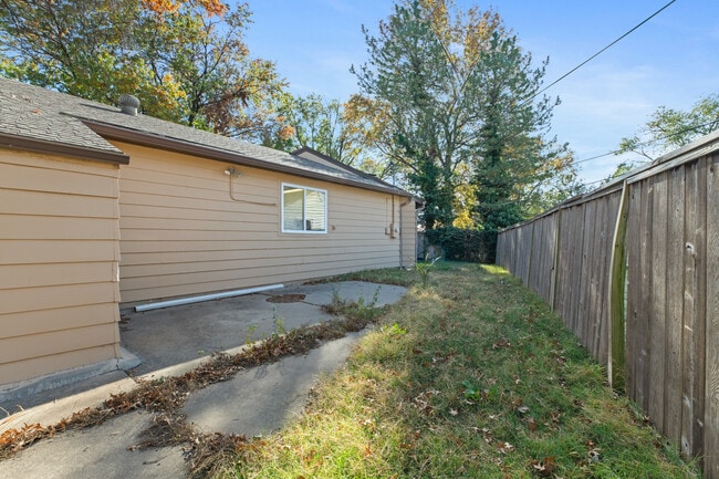 Building Photo - 22 E Hawthorne St