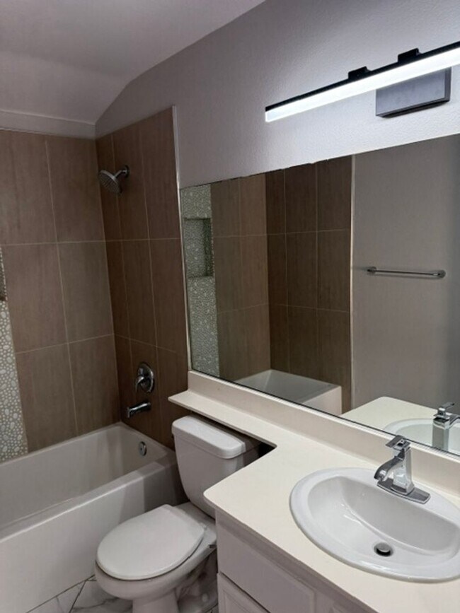 Building Photo - STUNNING & GORGEOUS 4 BED/2.5 BATH POOL HOME IN ELDORADO! *** ONLY $2,599 ***