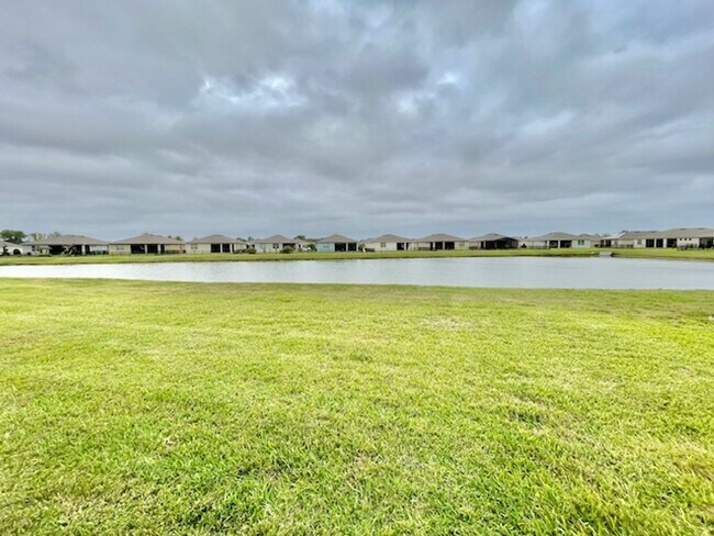 Building Photo - Sanford - 2 Bedroom, 2 Bathroom - $2,495.00