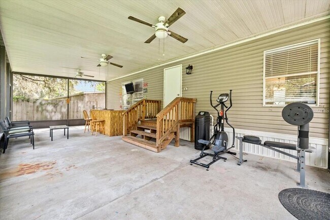 Building Photo - 13920 Hillcrest Dr