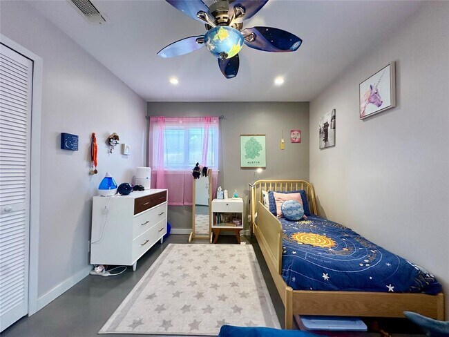 Building Photo - 2707 Ashdale Dr