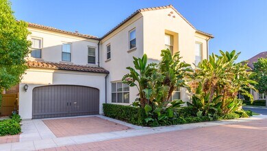 Building Photo - FOR RENT 4BD/3.5 BA/2Garage/Single Family ...