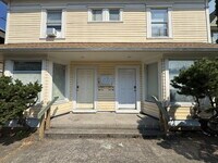 Building Photo - Upstair 1 bedroom Quadplex
