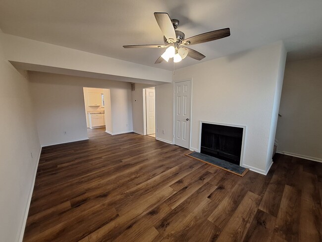 Building Photo - Remodeled Townhome