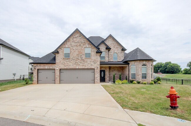 Building Photo - mega Huge wow. 4 bed 3 bath.