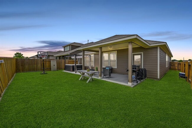 Building Photo - 13096 Laura Lake Dr