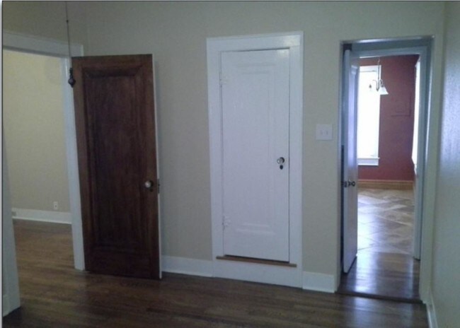 Building Photo - 323 Furr Dr
