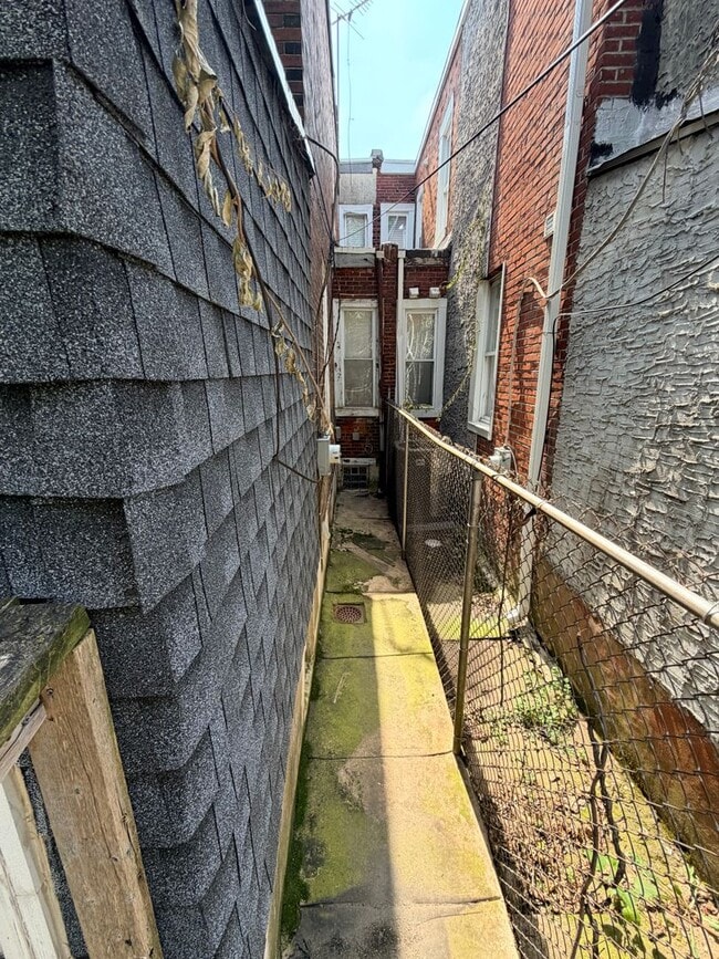 Building Photo - 2009 S 60th St