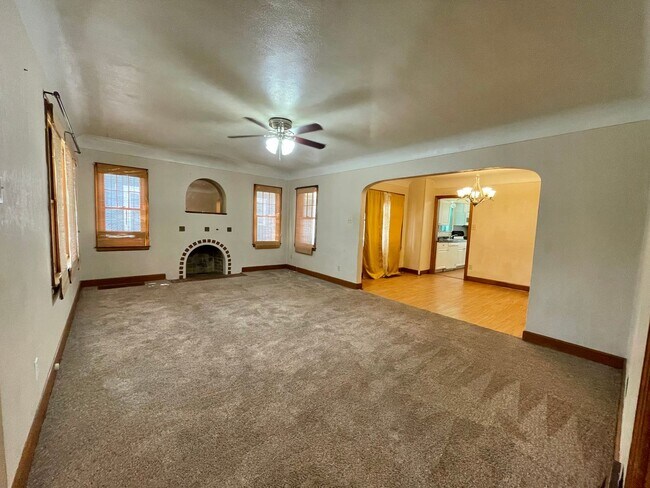 Building Photo - 4 Bedroom - PRE-LEASE FOR JUNE