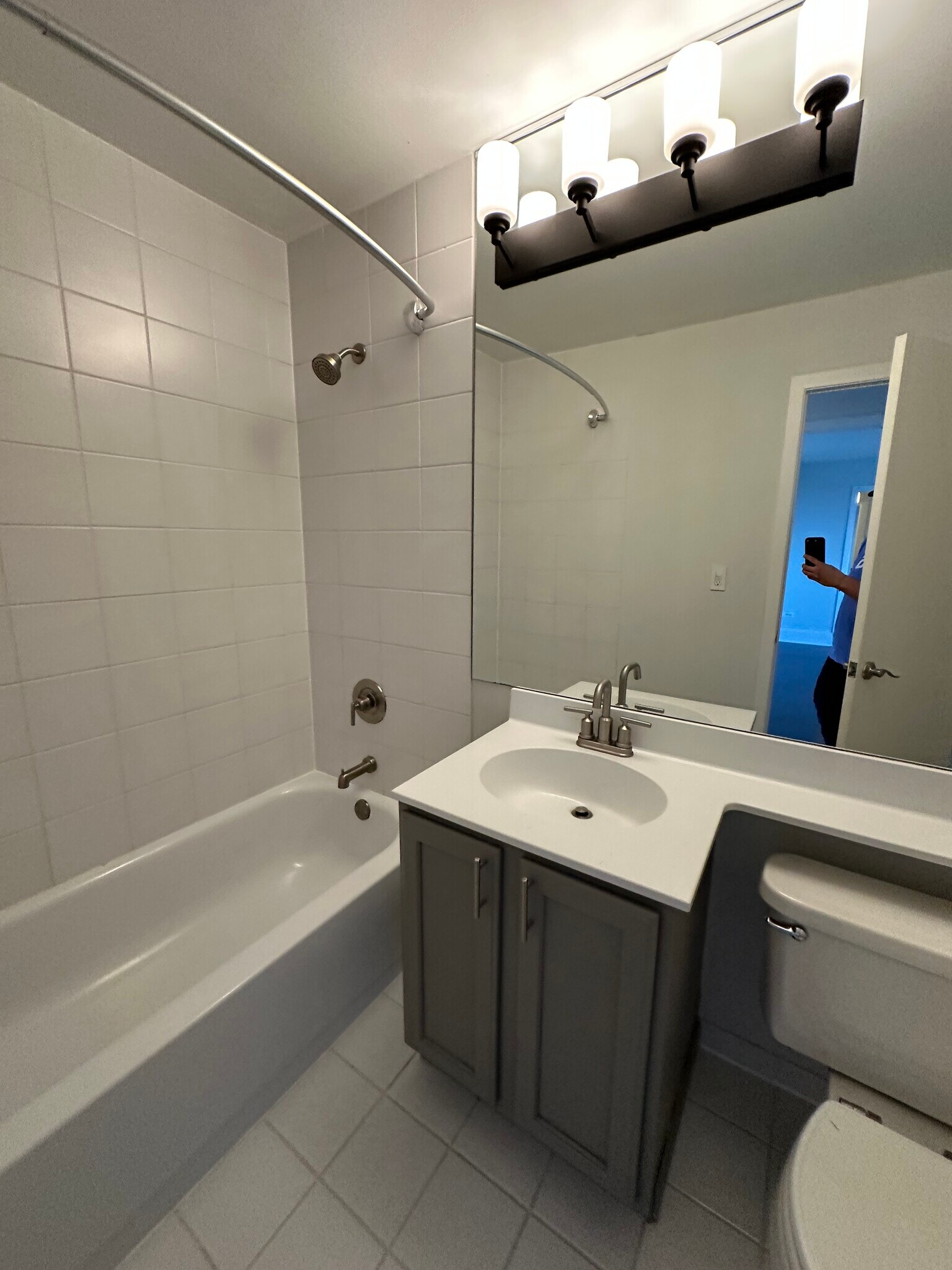 Building Photo - 1350 N Dearborn St